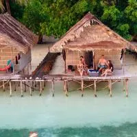 Coco Huts Guest House，位于Waisai的酒店