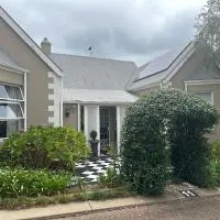 Lalla's Cottage,位于佛维斯的酒店