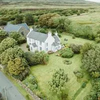 Thomas Telford Lettings - Luxurious Interiors and Seaviews，位于Halistra的酒店