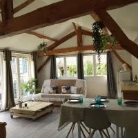La Cabane aux Hirondelles，位于Entraigues的酒店