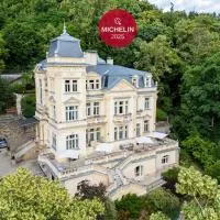 Villa Julius a Emma - Luxury Boutique Retreat，位于卡罗维发利的酒店