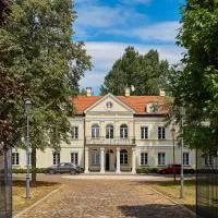 Hotel Sobienie Królewskie，位于Sobienie Szlacheckie的酒店