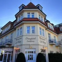 Strandhotel Sonnenburg by ANS，位于奥斯赛拜-屈隆斯博恩的酒店