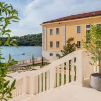Monumenti Heritage Hotel&Resort，位于普拉的酒店