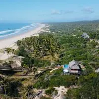 特拉维斯亚海滩山林小屋,位于伊尼扬巴内的酒店