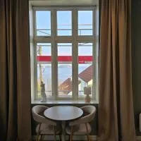Studio apartment in the city center, beautiful sea view，位于Stord的酒店