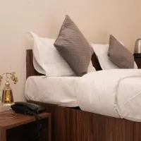 Life Tree Hotel and Banquet Hall, Sector 63A，位于诺伊达的酒店