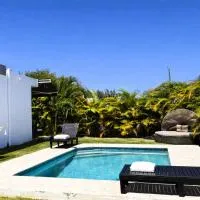 Ocean Motion Rental Casa en la playa con piscina cerca Yunque y VSjuan，位于Loiza的酒店