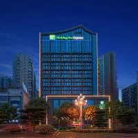 Holiday Inn Express Leshan City Square by IHG - High Speed Rail and Leshan Giant Buddha,位于乐山的酒店