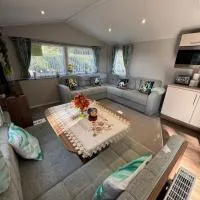Wl34 Caravan Haggerston Castle Private Decking，位于特维德上游的贝里克的酒店