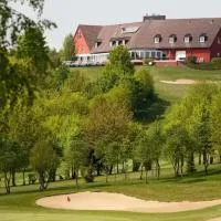 Béni golf club Clervaux hôtel & Restaurant,位于Eselborn的酒店