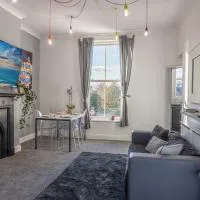 Bright High St Apartment In Heart Of Town Sleeps 6，位于威特姆的酒店
