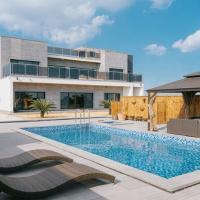 Jeju The Adorok，位于西归浦市的酒店
