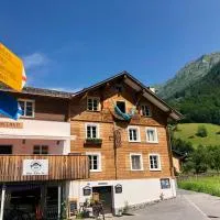 Aktivhostel HängeMatt，位于Matt的酒店