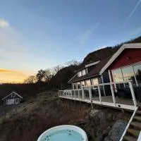 Landlig hytte med jacuzzi，位于灵达尔的酒店