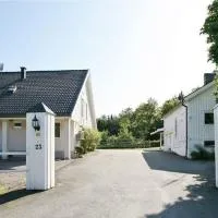 Ranch Johanna Top floor，位于Kullavik的酒店