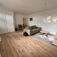 Charmant Appartement 2 pièces avec Terrasse,位于马耶讷的酒店