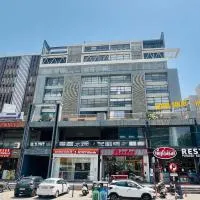 Hotel Sulin Prahladnagar，位于艾哈迈达巴德的酒店