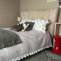 The Dairy stylish chalet for 2 opp the beach 1 minute walk，位于惠茨特布尔的酒店