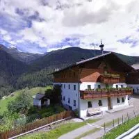Oberhöher Apt Talblick，位于San Pietro的酒店