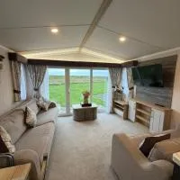 Lakeland 3 Bed, Deluxe Caravan Sleeps 8，位于Flookburgh的酒店