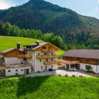 Planerhof Apartment Enzian，位于富内斯的酒店