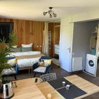 Le Balcon des Vallées - Cure, Vue et tranquillité,位于Ussat的酒店