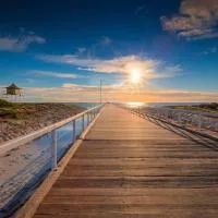 Modern Semaphore Vibe - Close to the Coast，位于撒马佛的酒店