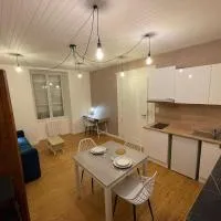 Charmant studio rénové près du centre ville,位于马耶讷的酒店