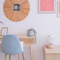 Studio charmant au centre-ville，位于沙勒罗瓦的酒店