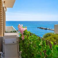Kalamata Coastal Nest Modern Seaside Escape，位于卡拉马塔的酒店