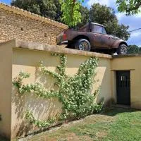Chez Véro Gîte & Chambres d'hôtes " Le Juvaquatre ",位于叙兹拉鲁斯的酒店