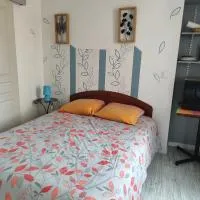 Chambre pour 2 personnes à Formigny RDC，位于Formigny的酒店