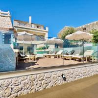 Beachfront Villa Anatoli Sidari with private heated pool by DadoVillas，位于斯达林的酒店