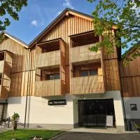 Trivrh Outdoor Hotel,位于Žirovnica的酒店