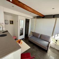 Petit Studio vue mer，位于芒通的酒店