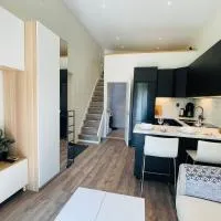2 Modern guesthouses near The Beach，位于法尔肯贝里的酒店