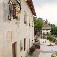 Boutiquehotel Weißes Rössl Lichtenberg von 1480,位于Montechiaro的酒店