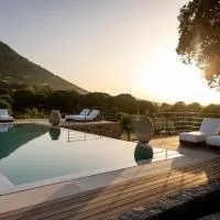 Les Paillers de Bodri - Vue mer et piscine - Adults Only,位于科尔巴拉的酒店