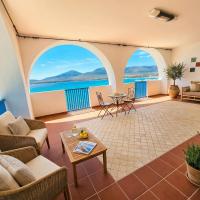 Villa Horizon with Jacuzzi and Infinite View over the Bay of Nymphs，位于康特港的酒店