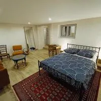 Studio 2 personnes rez-de-chaussée avec patio,位于布里尤德的酒店