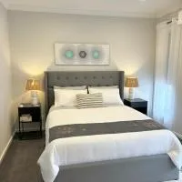 Cozy room with an Ensuite，位于Clyde North的酒店