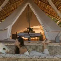 Glamping at Kalumo Lodge - Tent 2,位于奥斯洛布的酒店