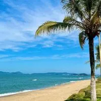 Linda Casa em Condomínio próximo ao mar，位于巴拉韦利亚的酒店