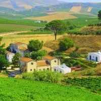 Agriturismo Tarantola，位于阿尔卡莫的酒店
