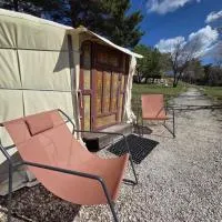 Destination Ailleurs eco-domaine & spa,位于卡斯特拉讷的酒店