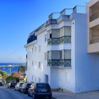 Cascais spacious well equipped central location garage 4 pessoas，位于卡斯卡伊斯的酒店