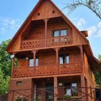 Wooden Cottage '' Lailashi ''，位于Surmushi的酒店