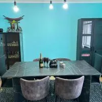 Chic Townhouse - Views Telescope Balcony BBQ，位于锡格吕菲厄泽的酒店