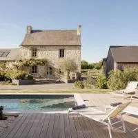 Manoir de la Nogrie - Chambre de charme avec accès privatif - Piscine chauffée sur domaine 5 étoiles à la campagne，位于Val-dʼIzé的酒店